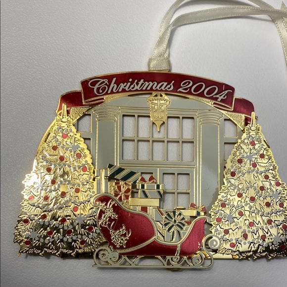 2004 White House Historical Association Christmas Ornament - Picture 1 of 8